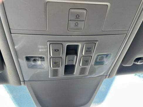 Used 2022 Volkswagen Tiguan SE FWD image 40