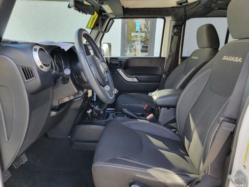 Used 2017 Jeep Wrangler Unlimited Sahara AWD/4WD image 21