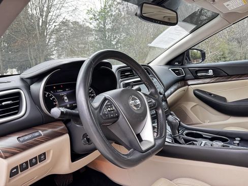 Used 2018 Nissan Maxima Platinum image 12