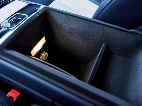 Used 2022 Rolls-Royce Cullinan w/ Cullinan Package image 71