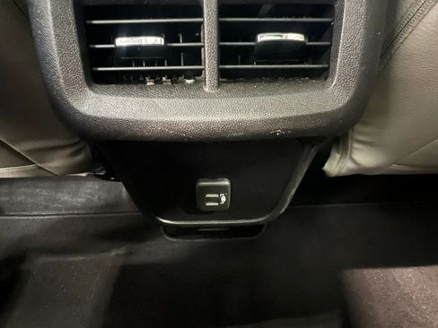 Used 2019 Chevrolet Equinox LT w/ Sun & Navigation Package FWD image 22