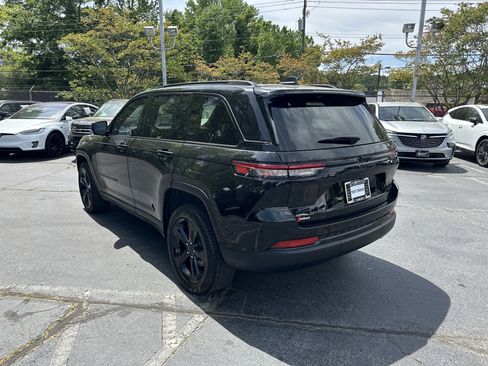 Used 2024 Jeep Grand Cherokee Limited w/ Black Appearance Package AWD/4WD image 7