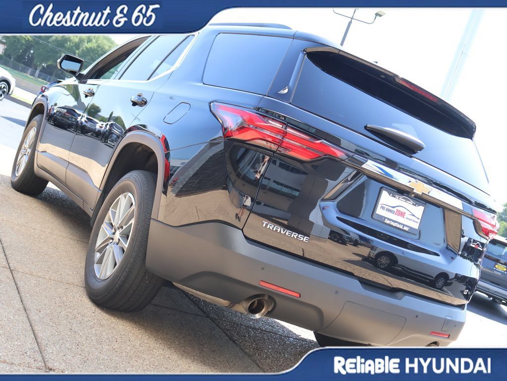 Used 2023 Chevrolet Traverse LT FWD image 4