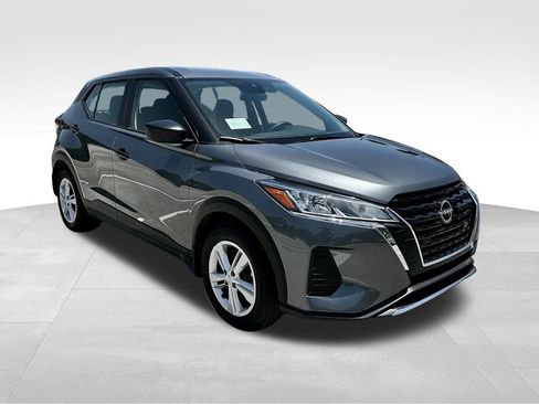 New 2025 Nissan Kicks Play S image 2