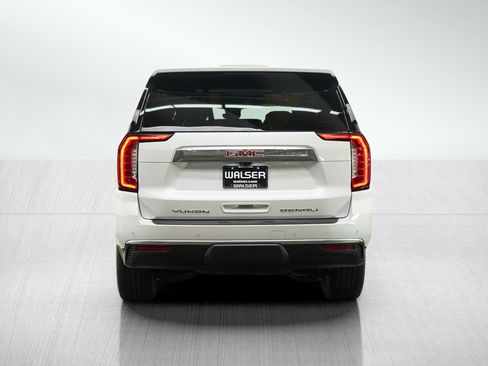 Used 2024 GMC Yukon Denali w/ Advanced Technology Package AWD/4WD image 4