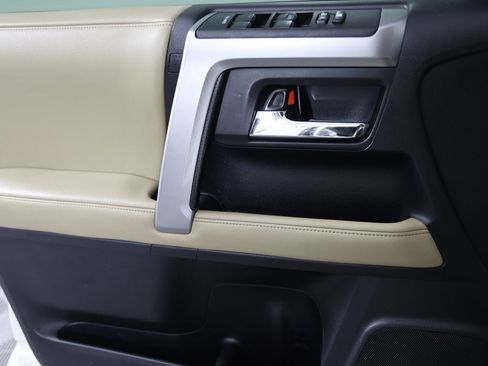 Used 2015 Toyota 4Runner SR5 Premium image 26