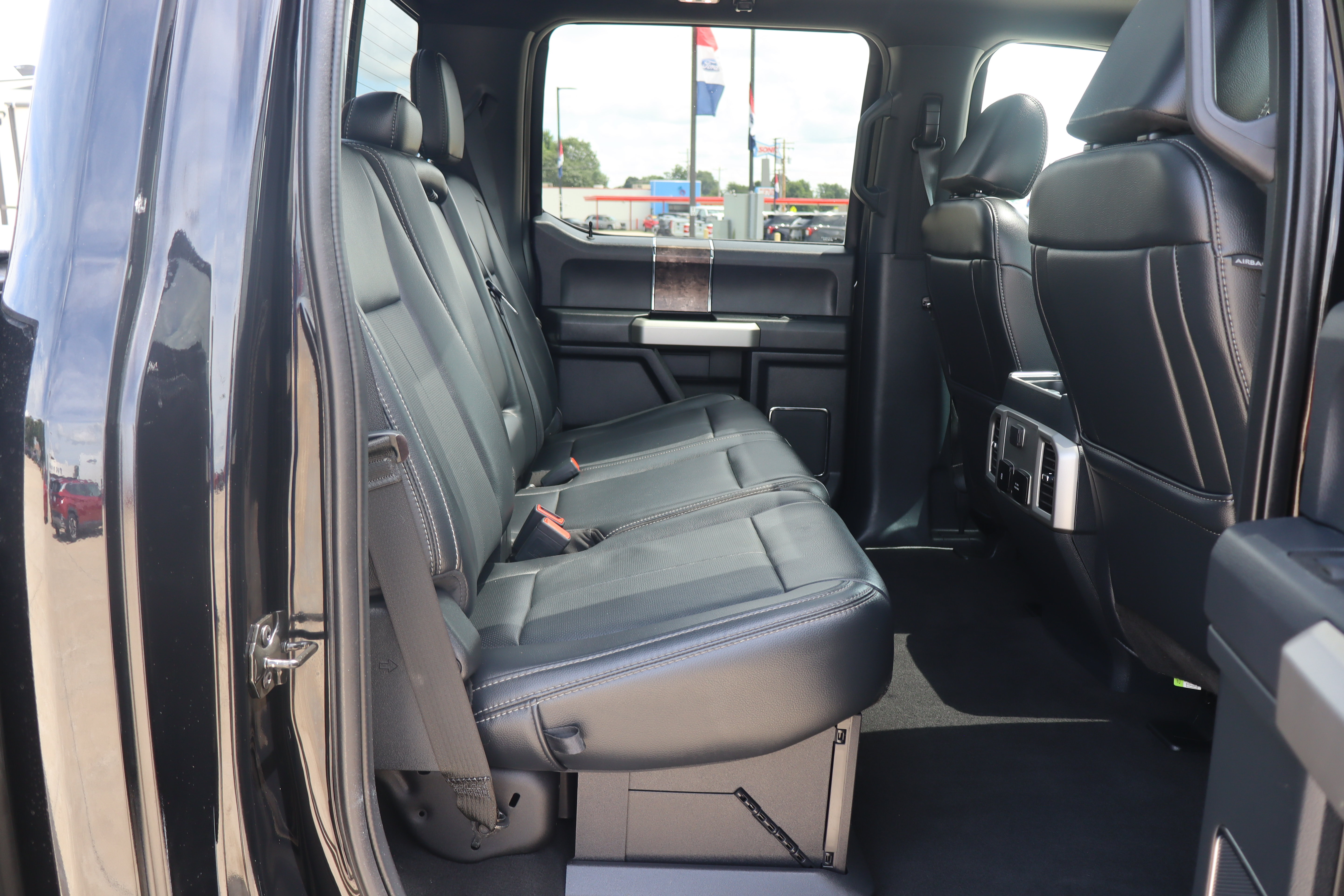 Used 2022 Ford F350 Lariat w/ Lariat Ultimate Package AWD/4WD image 11