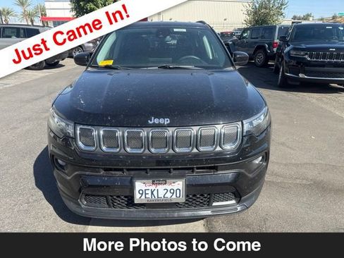 Used 2022 Jeep Compass Latitude FWD image 9