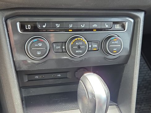 Used 2021 Volkswagen Tiguan SE AWD/4WD image 19