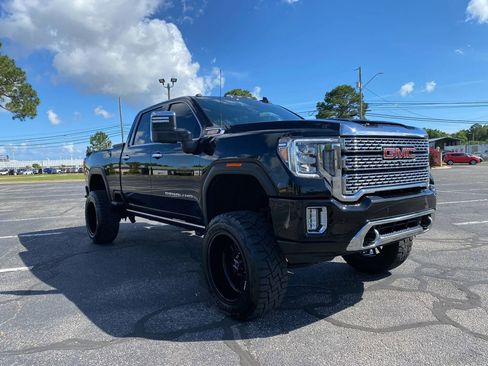 Used 2022 GMC Sierra 2500 Denali w/ Denali Black Diamond Edition image 4