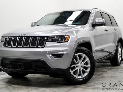 Used 2021 Jeep Grand Cherokee Laredo image 1
