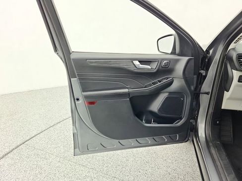 Used 2023 Ford Escape Platinum w/ Premium Technology Package image 41