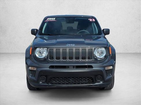 Used 2023 Jeep Renegade Latitude AWD/4WD image 2