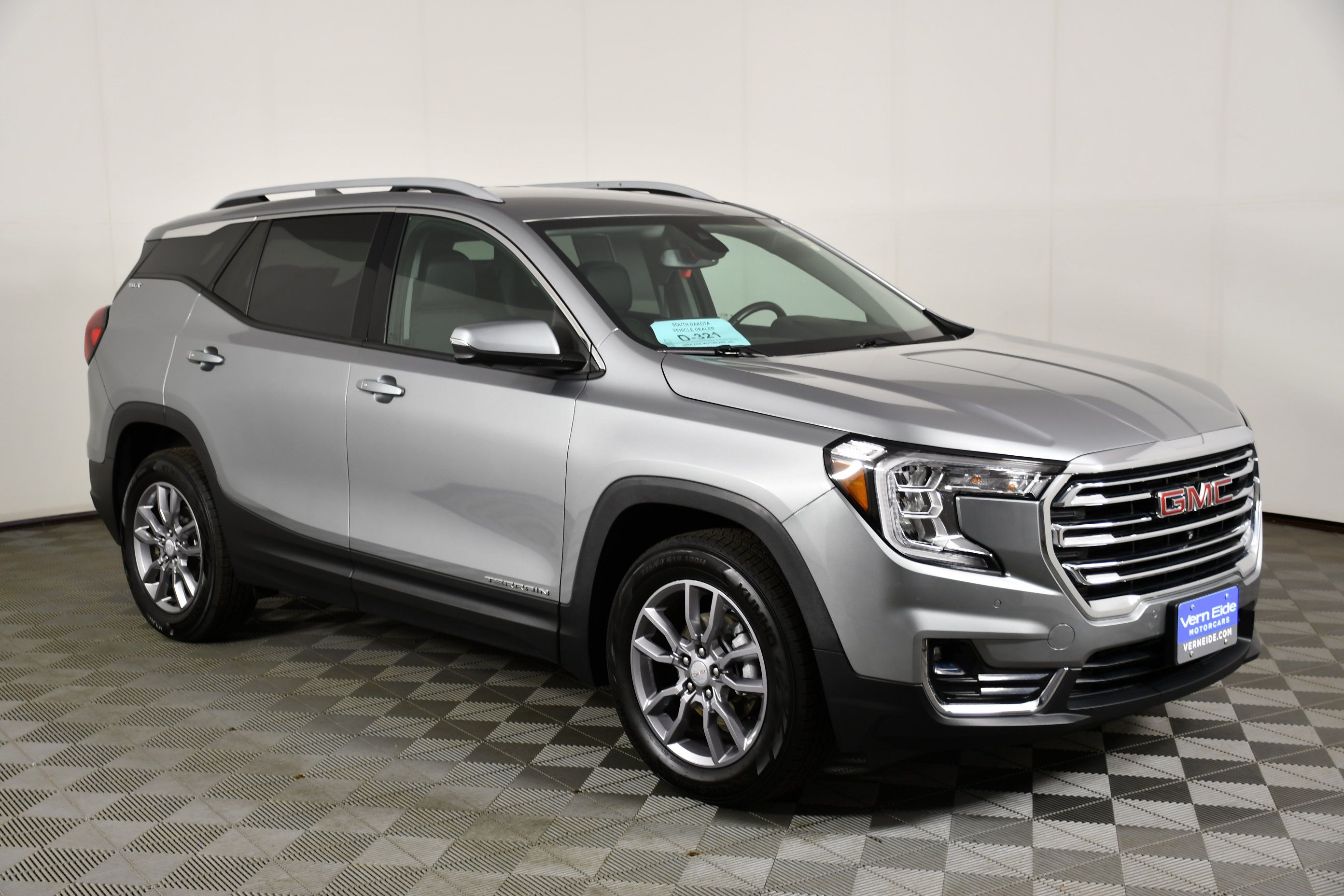 Used 2024 GMC Terrain SLT w/ Tech Package AWD/4WD image 4