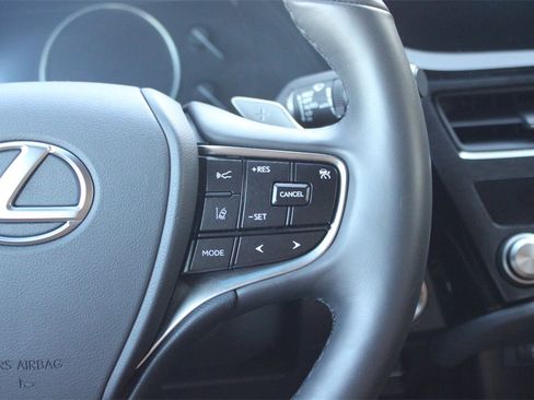 Used 2024 Lexus ES 300h w/ Premium Package image 19