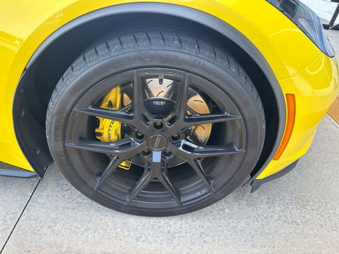 Used 2016 Chevrolet Corvette Z06 w/ 2LZ Preferred Equipment Group RWD image 9