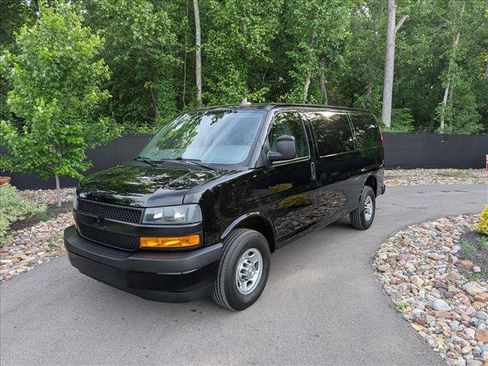Used 2021 Chevrolet Express 2500 w/ Driver Convenience Package RWD image 1
