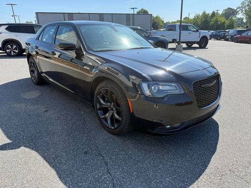Used 2023 Chrysler 300 S RWD image 9