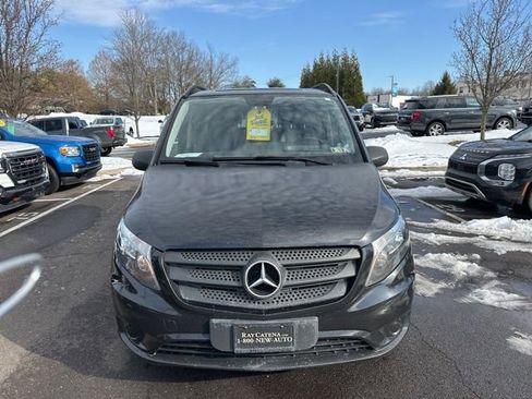 Used 2017 Mercedes-Benz Metris Passenger image 2