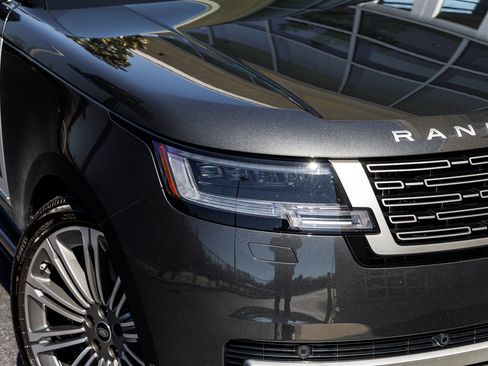 Used 2025 Land Rover Range Rover Long Wheelbase Autobiography image 20