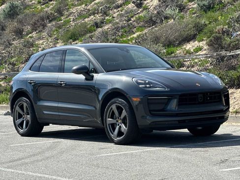 Certified 2025 Porsche Macan image 10