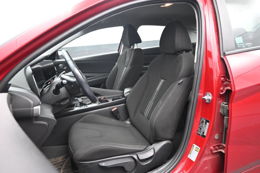 Used 2023 Hyundai Elantra SEL w/ Convenience Package FWD image 18