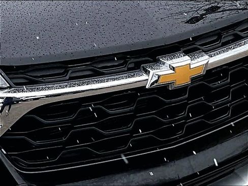 Used 2025 Chevrolet Trax LT w/ LT Convenience Package image 29