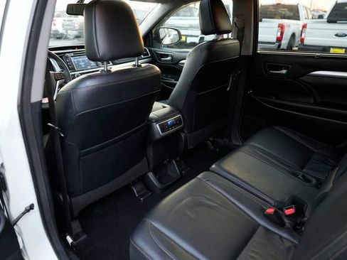 Used 2016 Toyota Highlander XLE image 12