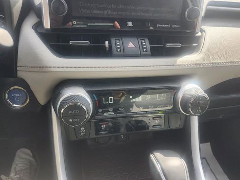 Used 2022 Toyota RAV4 Limited image 16