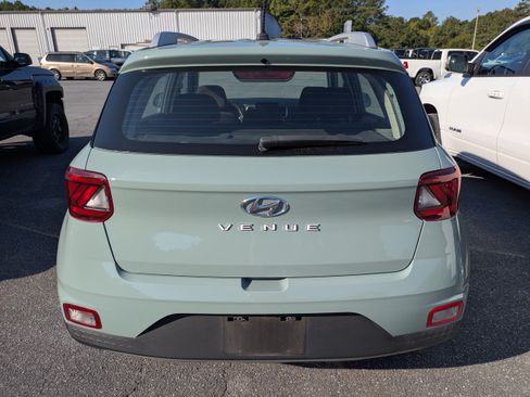 Used 2025 Hyundai Venue SEL FWD image 4