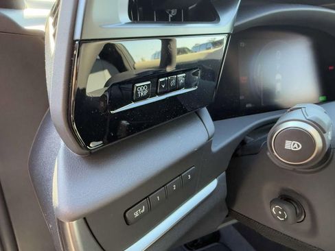 Used 2025 Lexus RZ 450e image 22