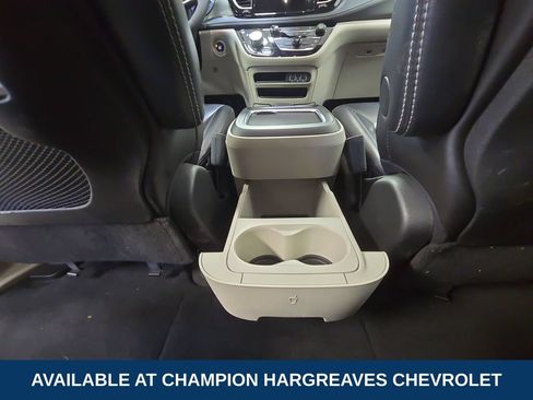 Used 2023 Chrysler Pacifica Touring-L FWD image 29