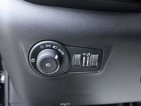 Used 2025 Jeep Compass Trailhawk AWD/4WD image 15