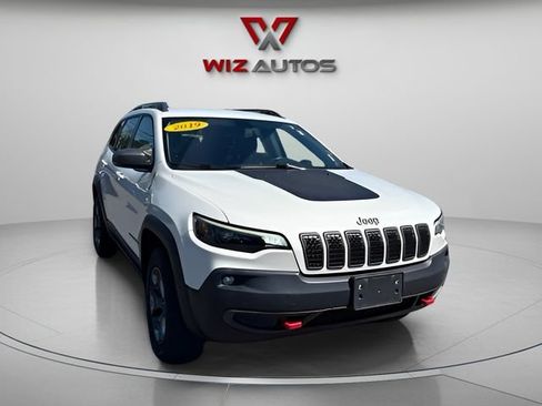 Used 2019 Jeep Cherokee Trailhawk AWD/4WD image 7