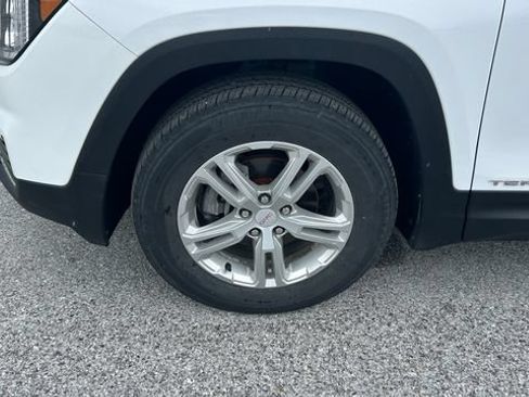 Certified 2023 GMC Terrain SLE w/ Driver Convenience Package AWD/4WD image 9