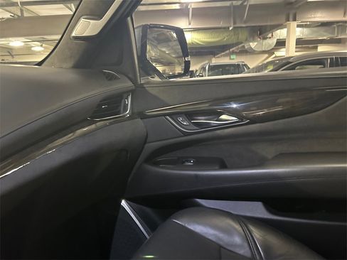 Used 2020 Cadillac Escalade Platinum image 21