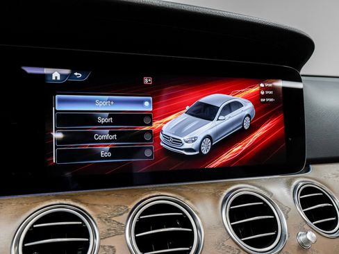 Used 2023 Mercedes-Benz E 350 4MATIC Sedan image 38