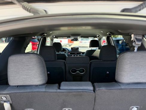 Used 2025 Honda Pilot Sport image 9