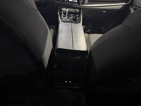 Certified 2025 Nissan Rogue SV image 27