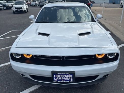 Used 2023 Dodge Challenger SXT image 4