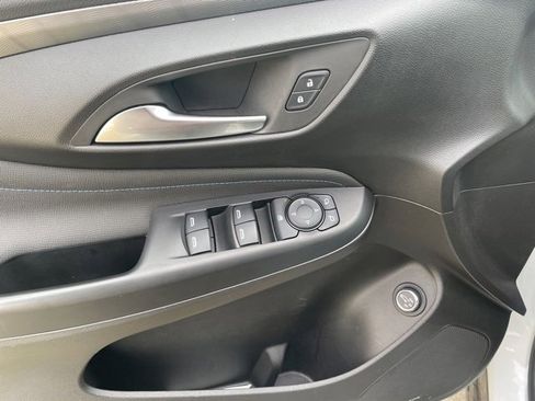 Used 2025 Buick Envista Sport Touring image 18