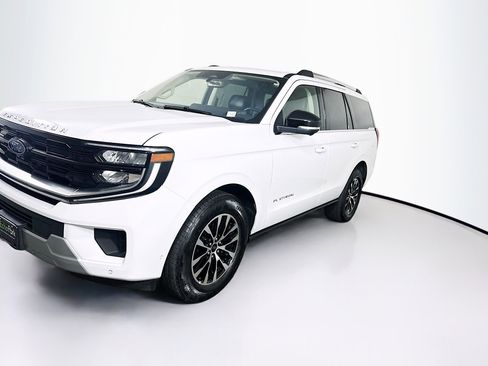 Used 2025 Ford Expedition Platinum image 3