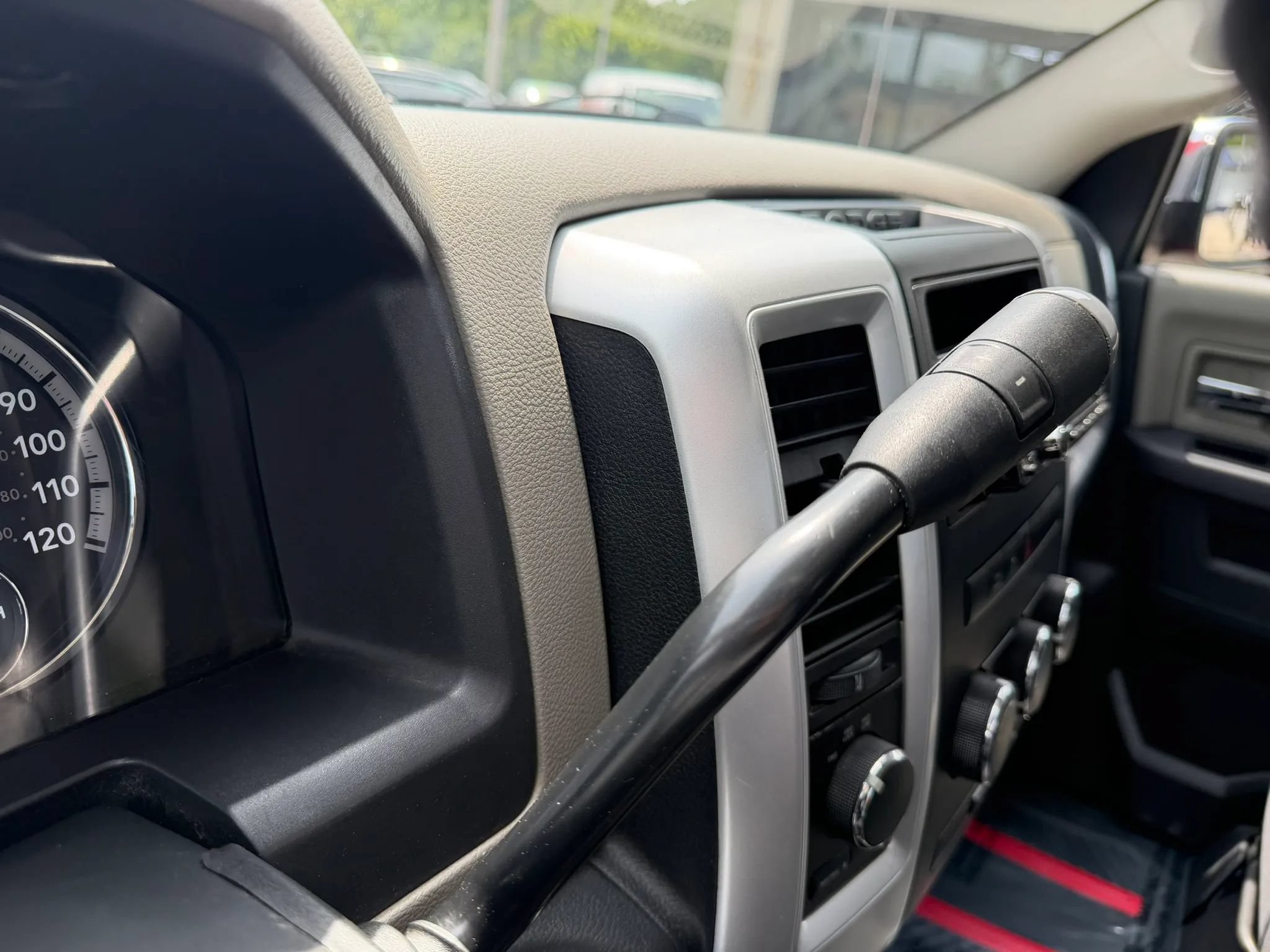Used 2012 RAM 1500 Classic SLT AWD/4WD image 25