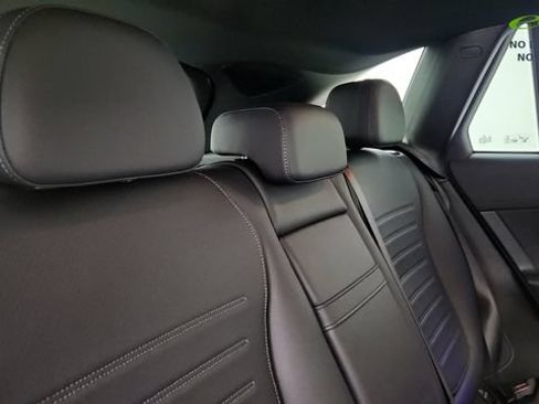 Used 2025 Mercedes-Benz GLC 300 4MATIC image 28