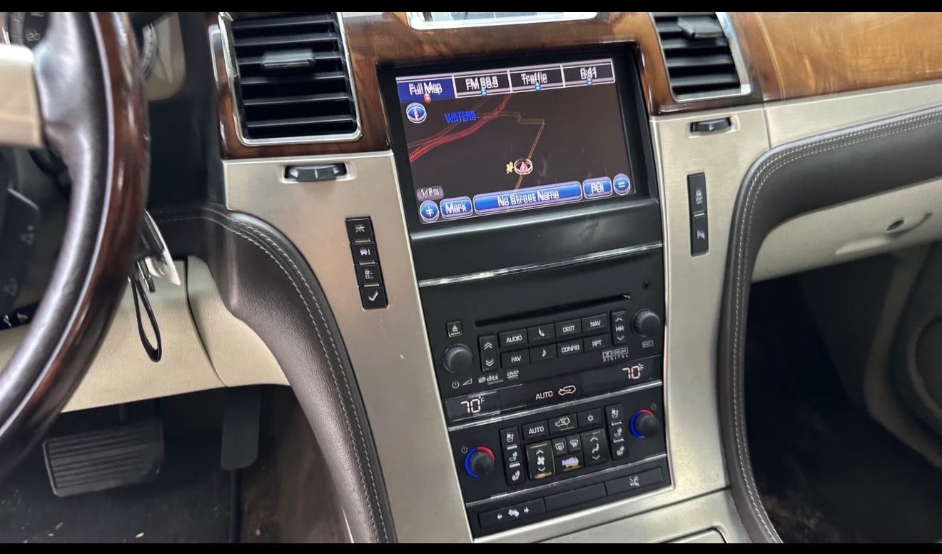 Used 2013 Cadillac Escalade Platinum RWD image 5