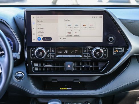 Used 2023 Toyota Highlander Limited image 4