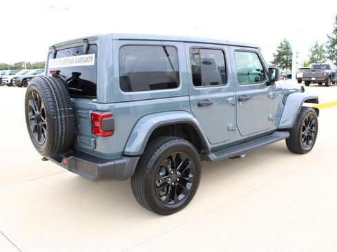 Used 2025 Jeep Wrangler Unlimited Sahara AWD/4WD image 7