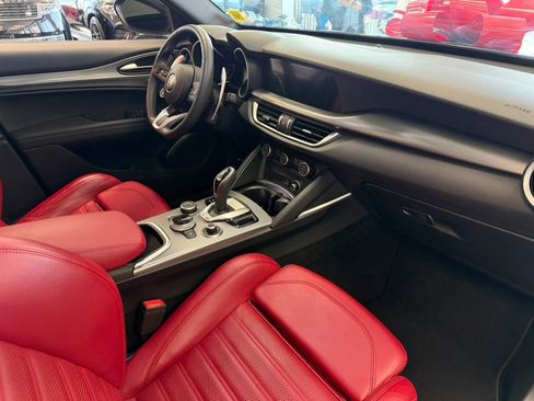 Used 2023 Alfa Romeo Stelvio Veloce AWD/4WD image 44
