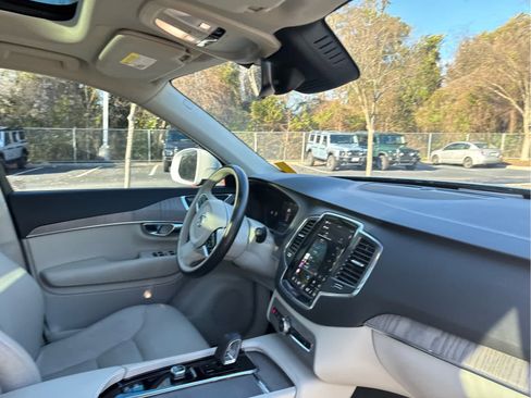Certified 2023 Volvo XC90 B6 Core w/ Protection Package Premier image 28