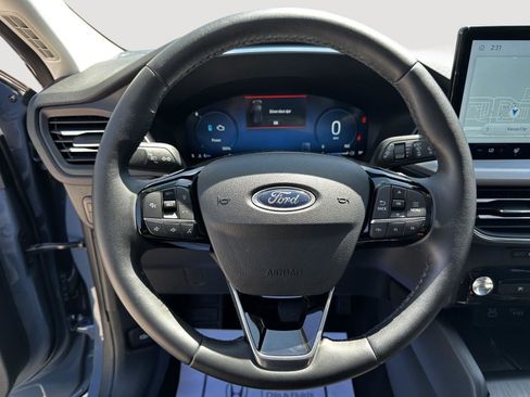 Used 2025 Ford Escape Platinum w/ Premium Technology Package AWD/4WD image 10